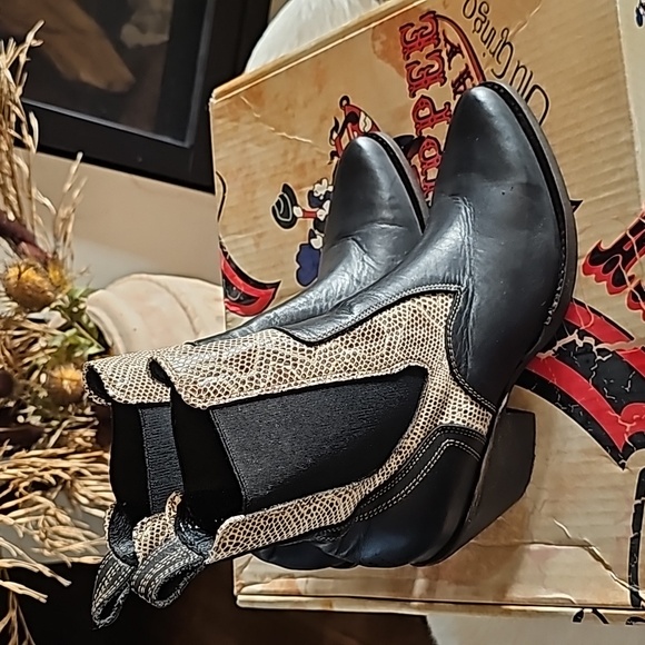Sending out best offer I can 😍Gorgeous Old Gringo Boots - Picture 4 of 8